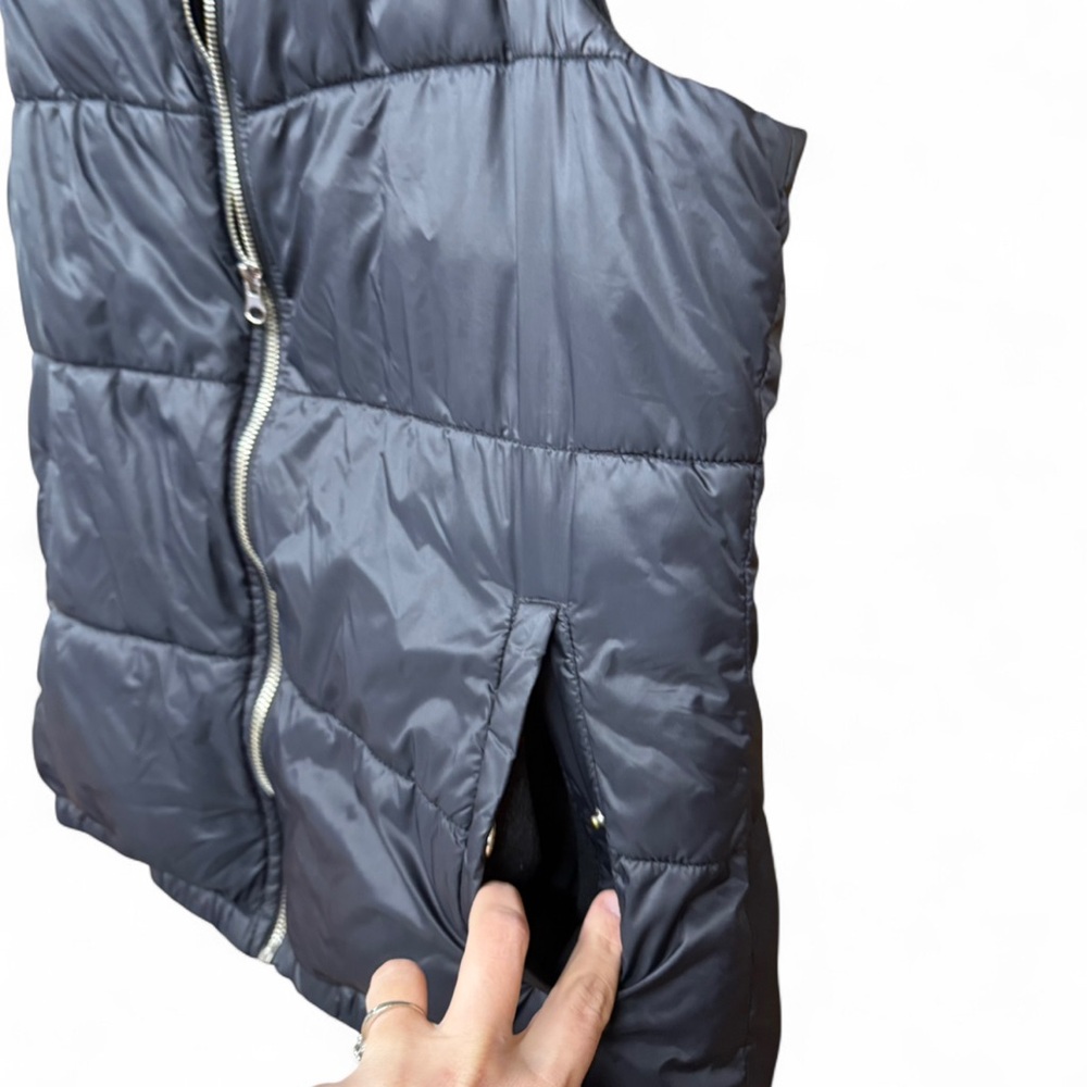Old Navy Women's Black Puffer Vest - Picture 5 of 6